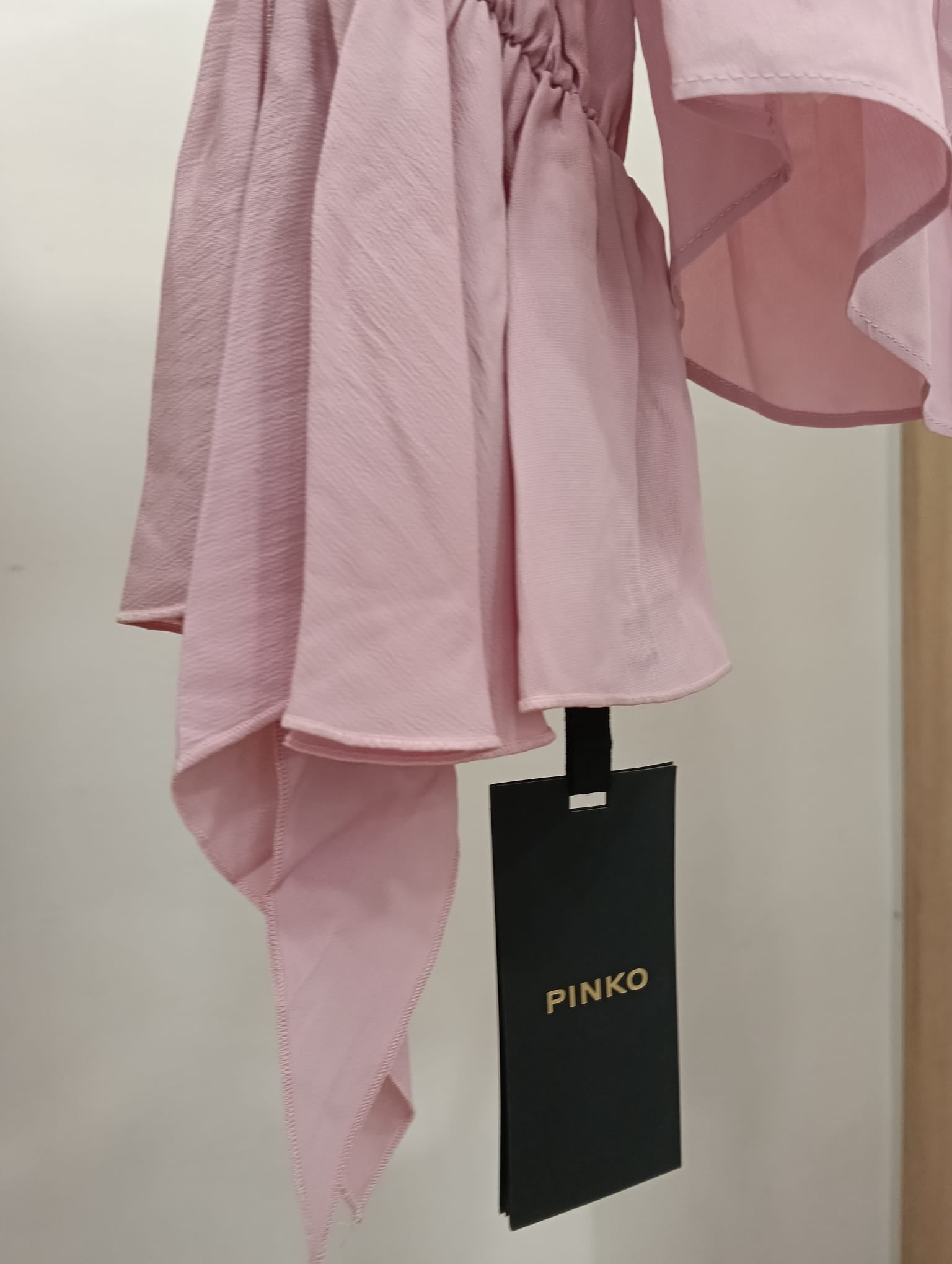 Camicia Pinko elegante con rouche