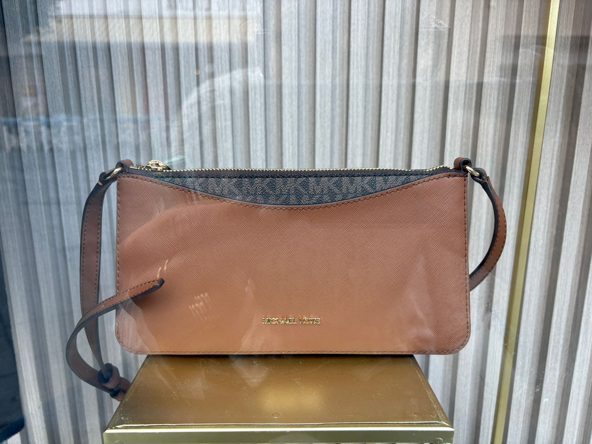 Borsetta  Michael Kors logata all'interno