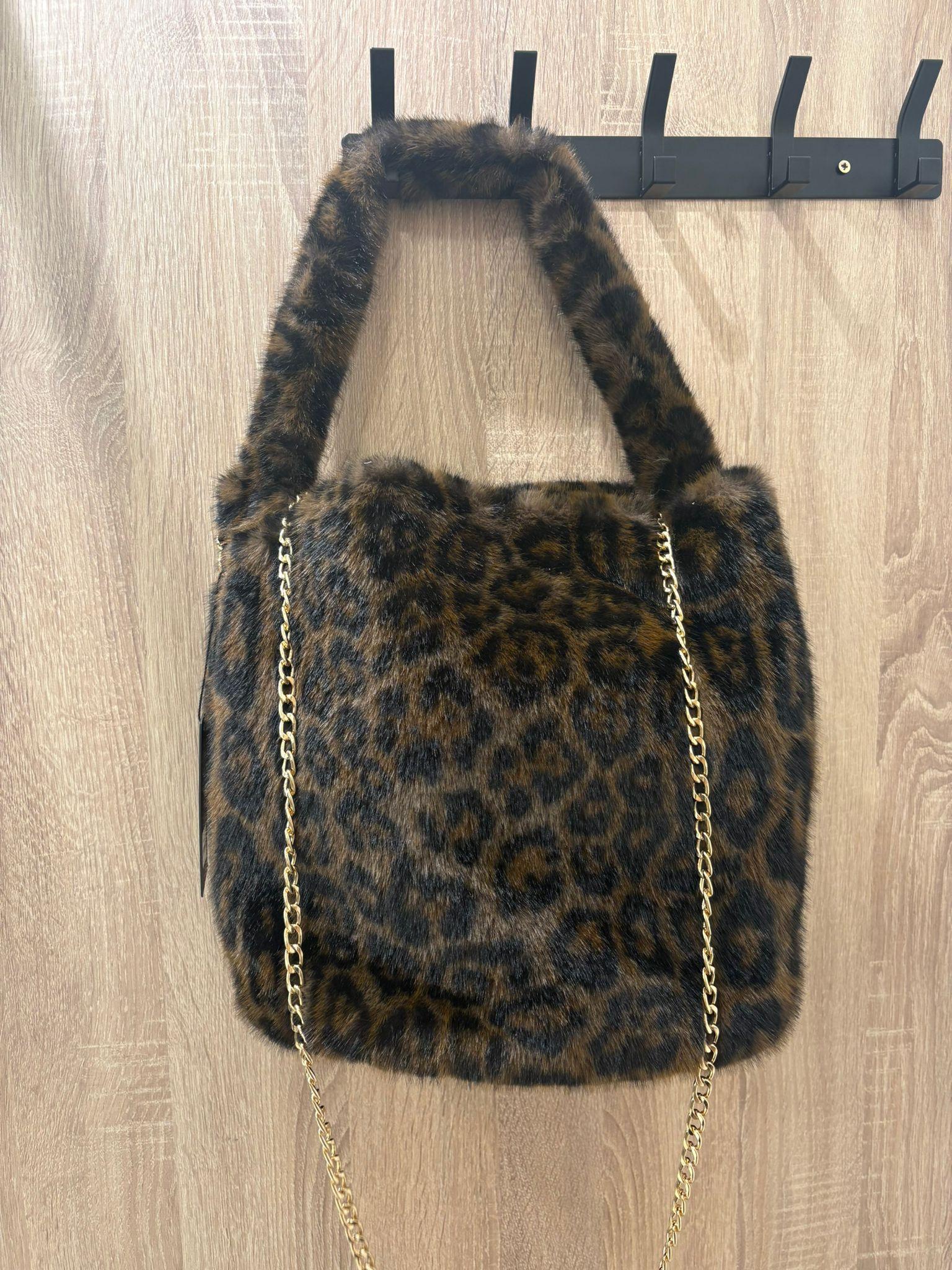 Borsa GK in pelliccia con manico in pelliccia e catena oro